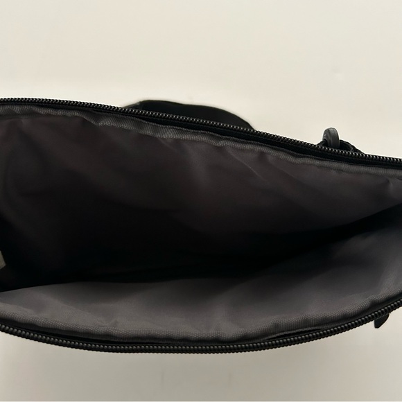 Case Logic Intrata Black small Laptop iPad tablet shoulder bag travel case - Picture 8 of 9